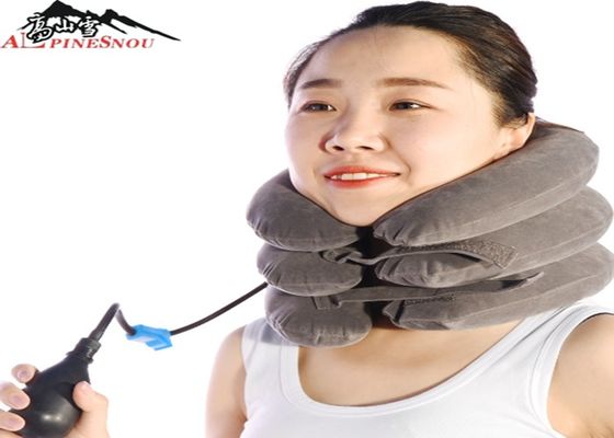 中国 ビロード、首の痛みの軽減が付いている膨脹可能な頚部支柱の首つばの枕支柱 サプライヤー